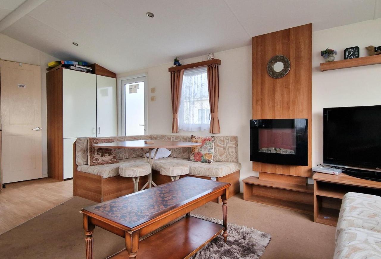 Great 8 Berth Caravan For Hire At St Osyth Beach In Essex Ref 28123Gc 클랙톤온씨 외부 사진