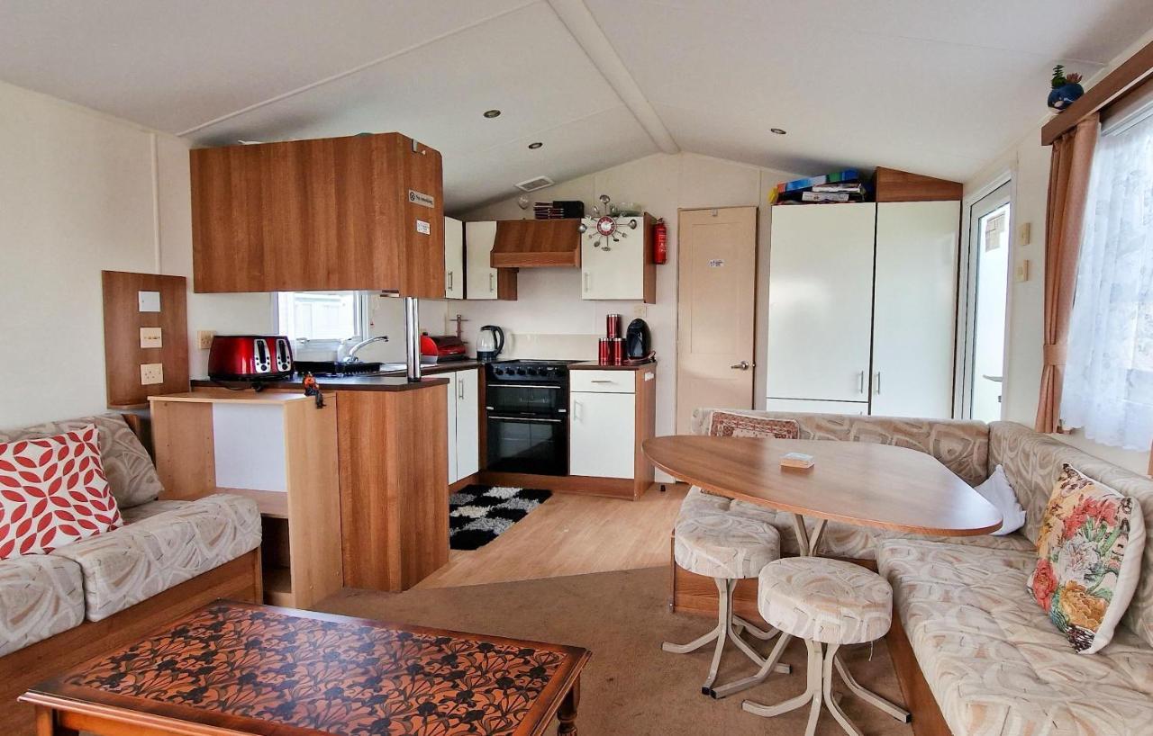 Great 8 Berth Caravan For Hire At St Osyth Beach In Essex Ref 28123Gc 클랙톤온씨 외부 사진