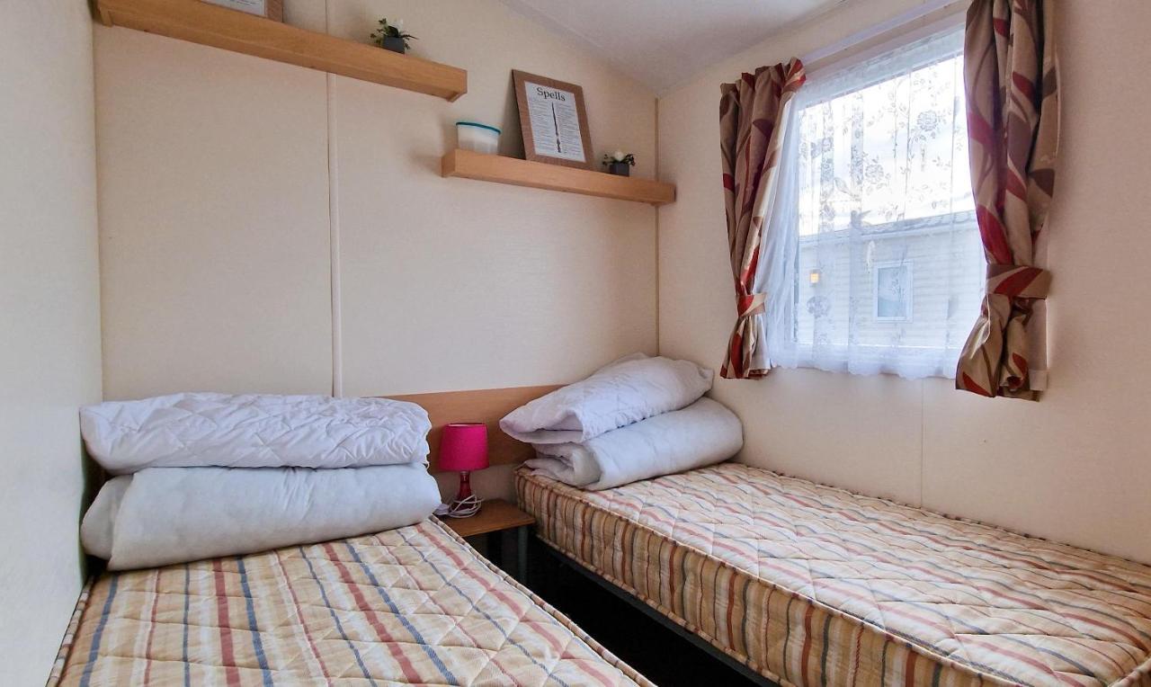 Great 8 Berth Caravan For Hire At St Osyth Beach In Essex Ref 28123Gc 클랙톤온씨 외부 사진