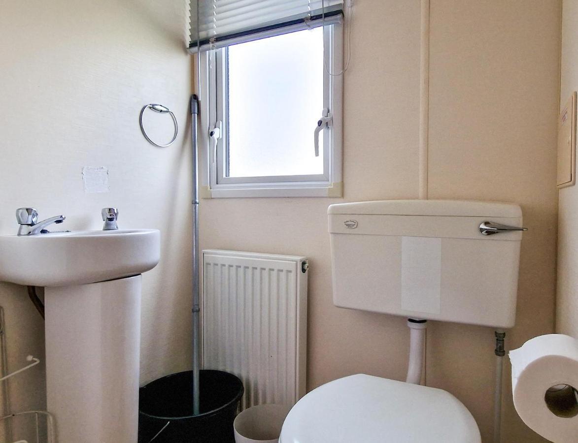 Great 8 Berth Caravan For Hire At St Osyth Beach In Essex Ref 28123Gc 클랙톤온씨 외부 사진