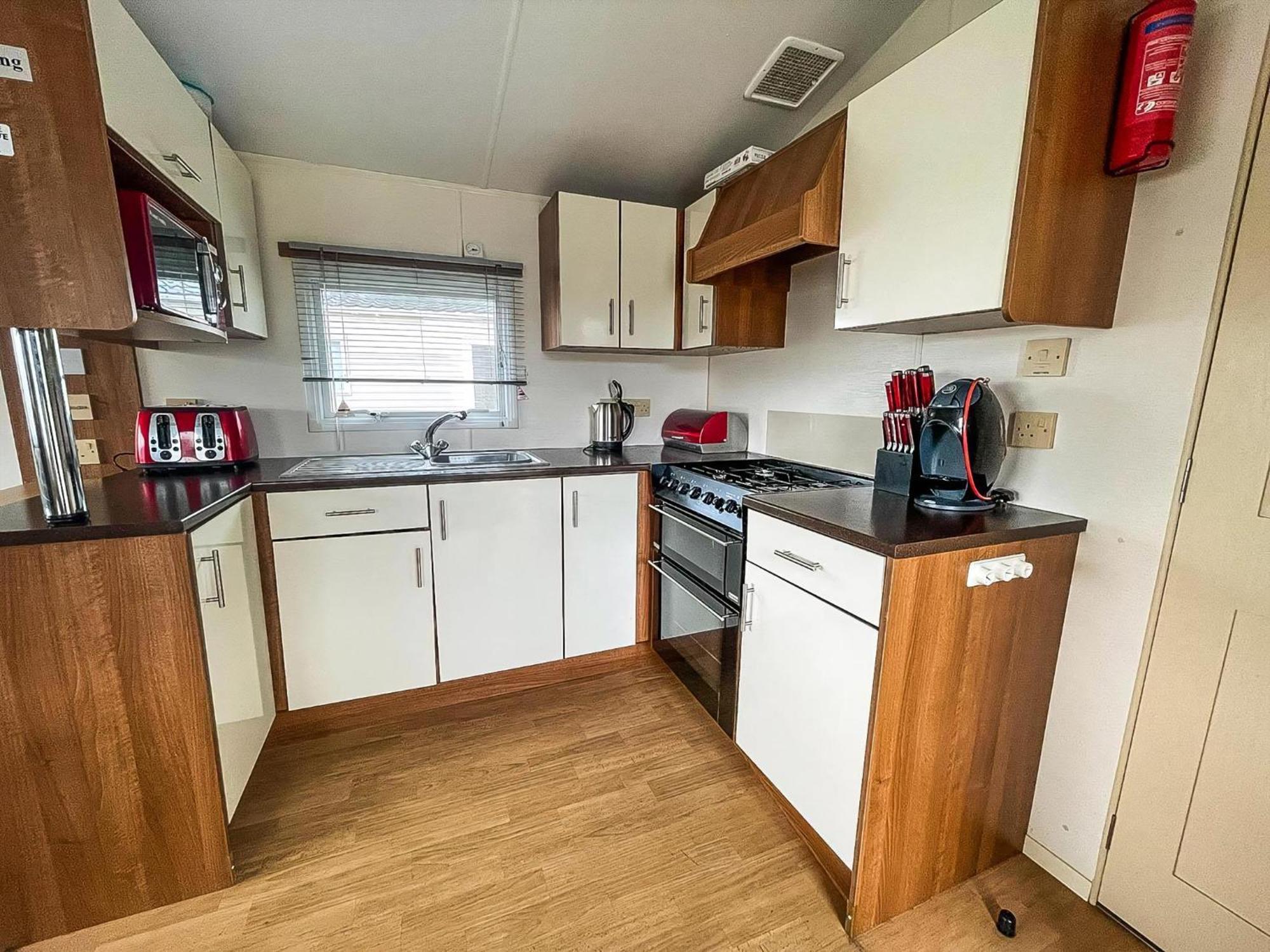 Great 8 Berth Caravan For Hire At St Osyth Beach In Essex Ref 28123Gc 클랙톤온씨 외부 사진