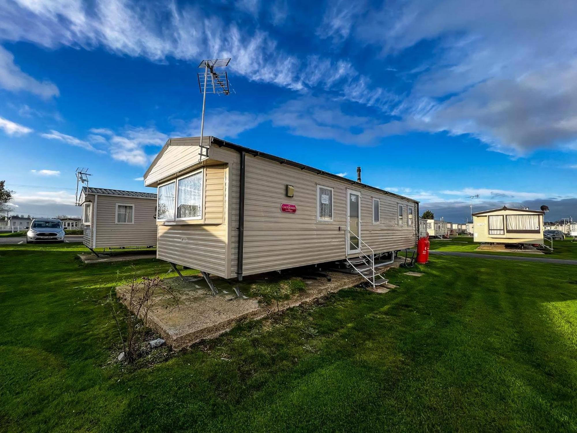 Great 8 Berth Caravan For Hire At St Osyth Beach In Essex Ref 28123Gc 클랙톤온씨 외부 사진