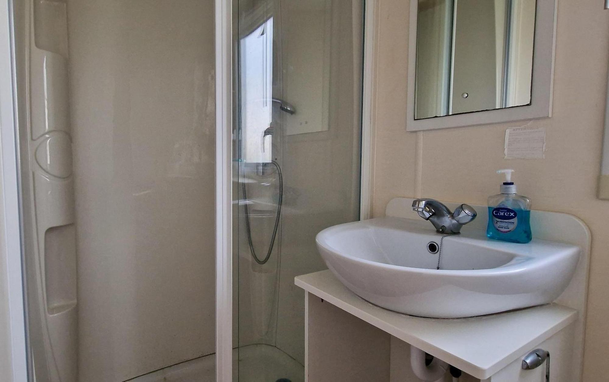 Great 8 Berth Caravan For Hire At St Osyth Beach In Essex Ref 28123Gc 클랙톤온씨 외부 사진